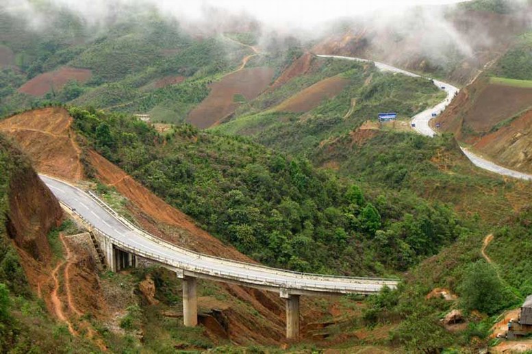 Dien Bien - Pha Din pas - Son La Bergweg